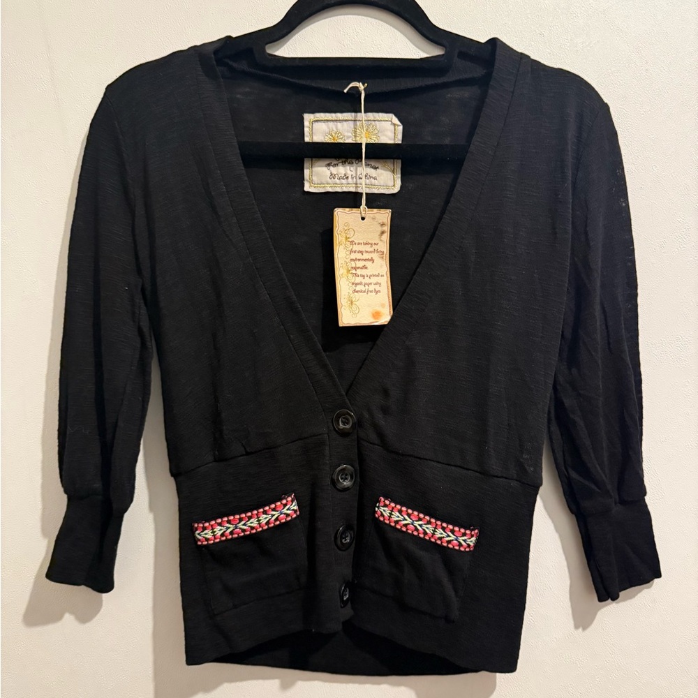 💖 Black Cardigan with Floral Embroidery